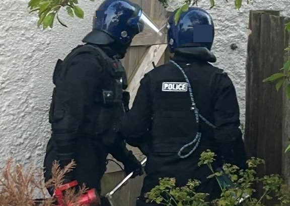 0253.24 Warrants executed in Brixham b.jpg