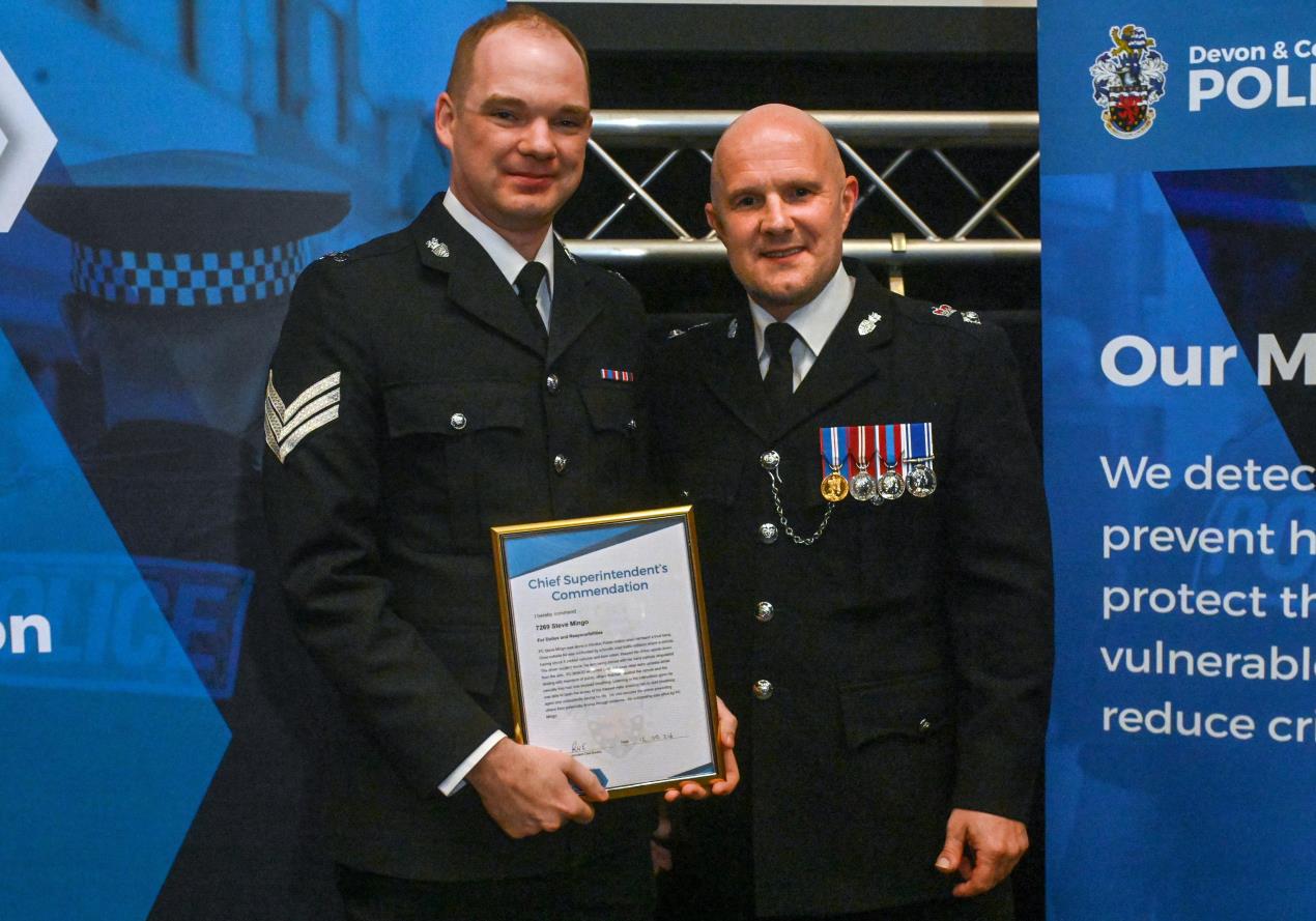 Steve Mingo with Ch Supt Evans.jpg